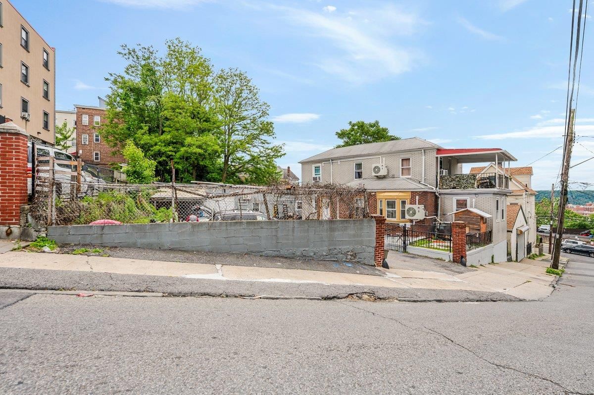 Exterior, Facade, Brick Facade, None