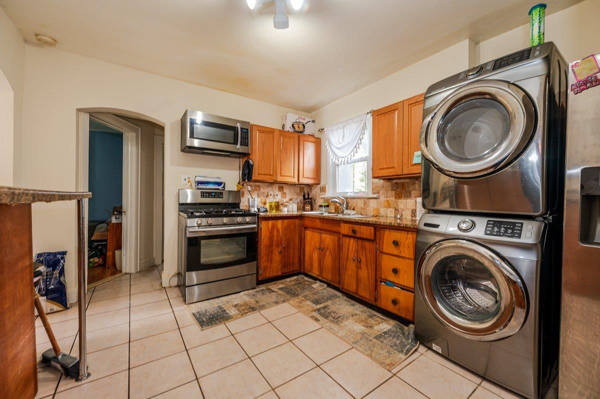Interior, Kitchen, Stainless Steel Appliances, Washer
