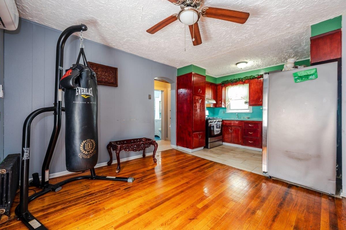 Fitness Equipment, Interior, Kitchen, Wood Texture Flooring