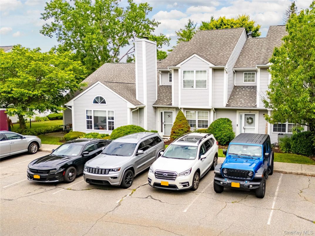 Exterior, Facade, Rowhouse