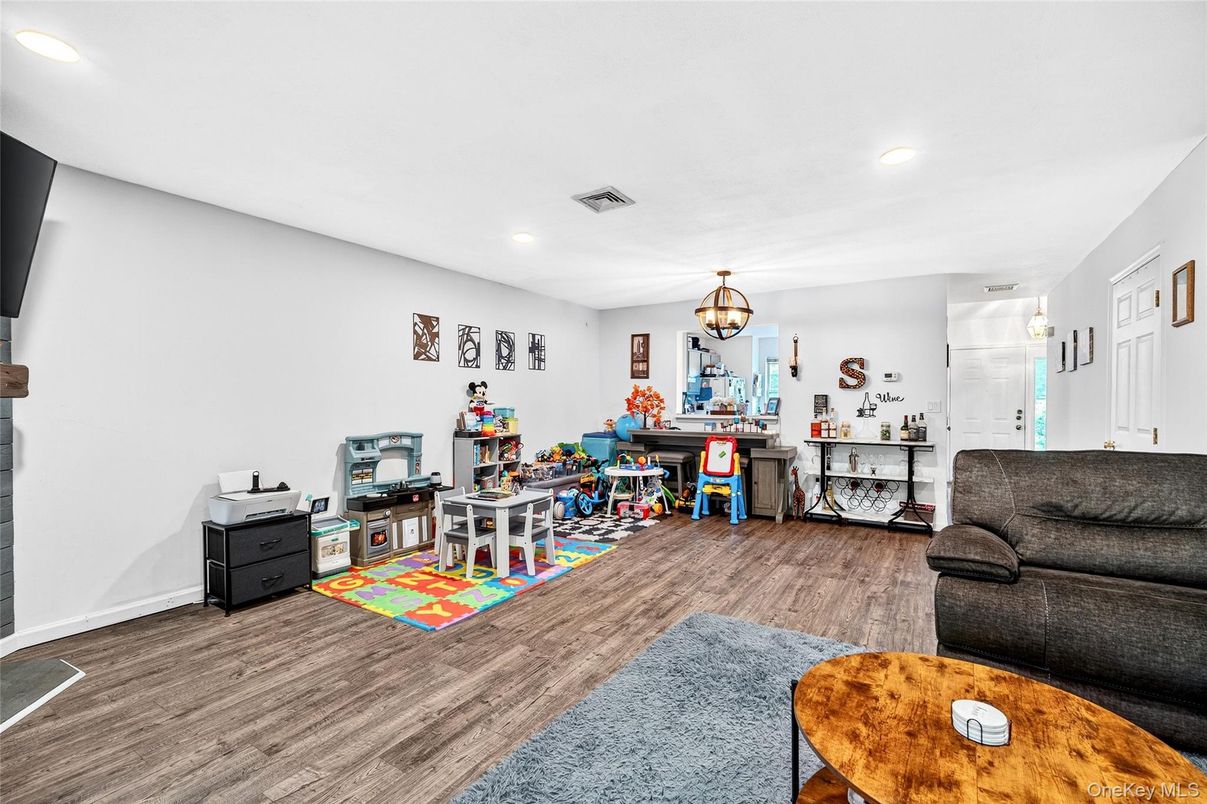 Chandelier, Interior, Recessed Lighting, Wood Texture Flooring