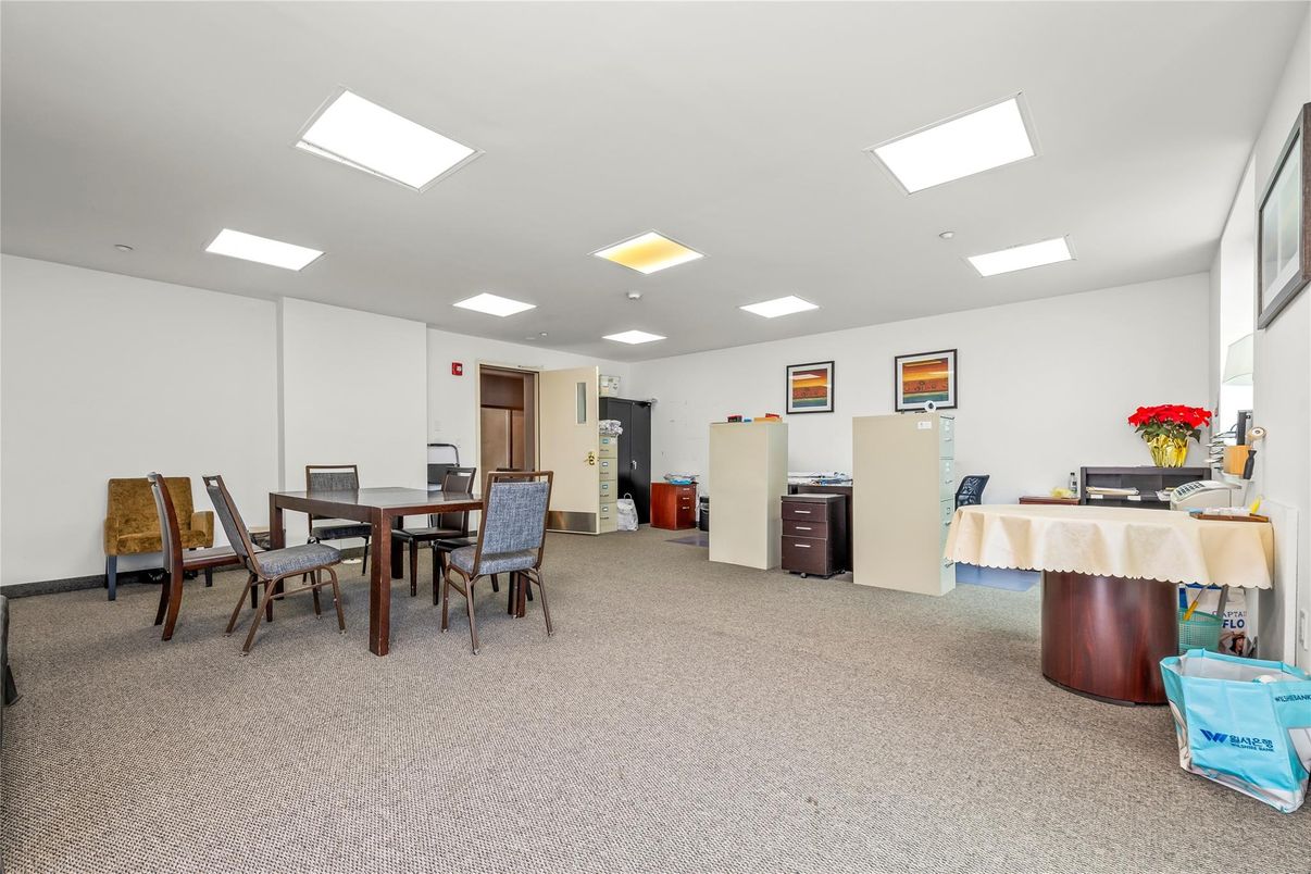 Dining room, Interior, Recessed Lighting