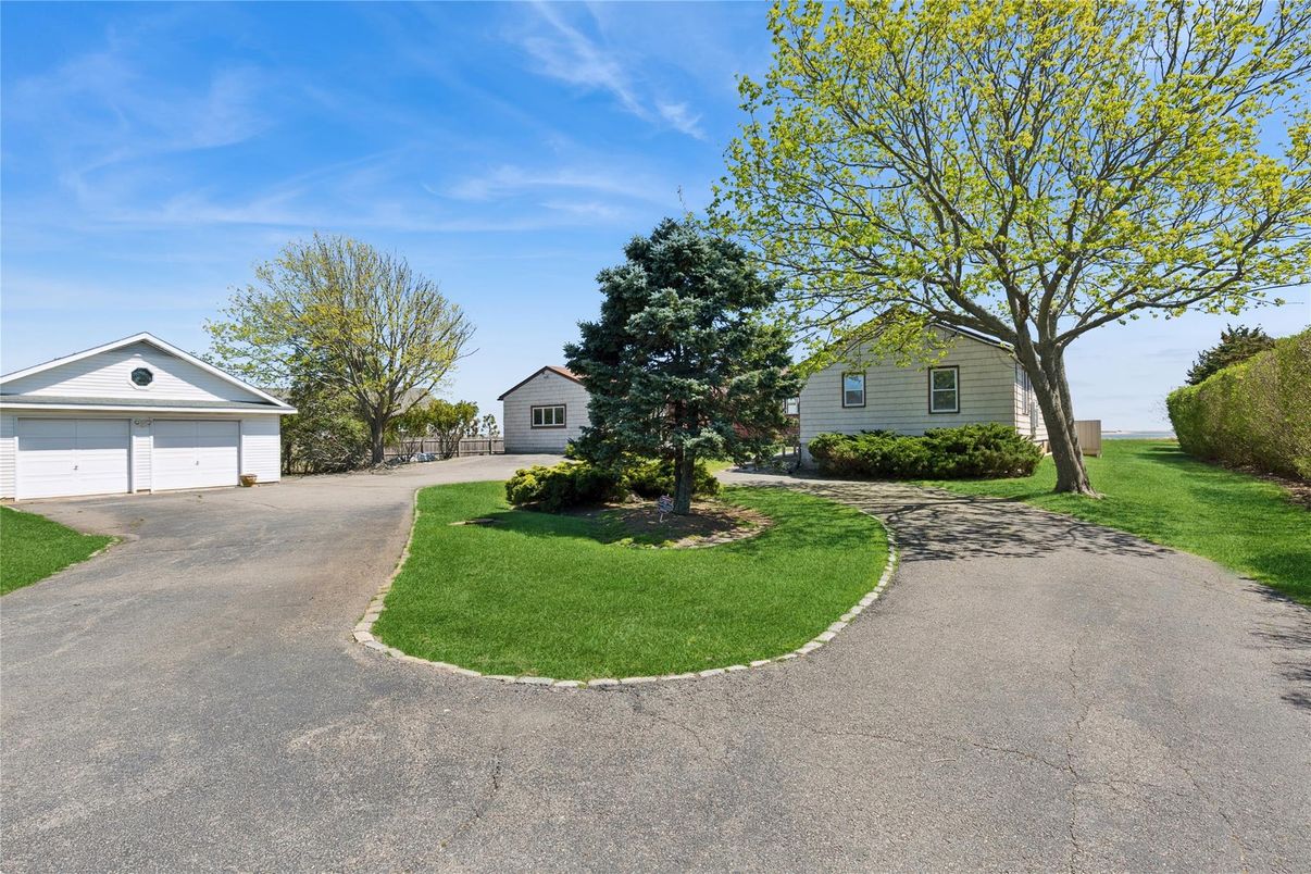 Backyard, Detached Garage, Exterior