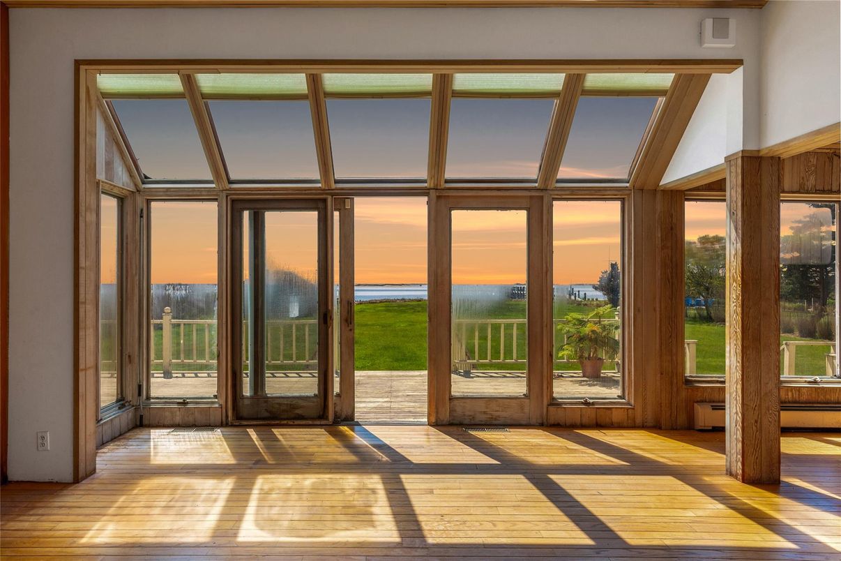 Interior, Sun Room, Water, Wood Texture Flooring