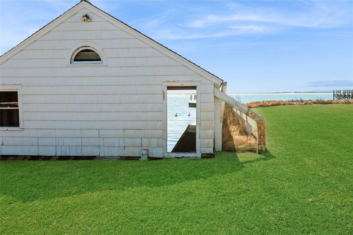 Backyard, Exterior, Water