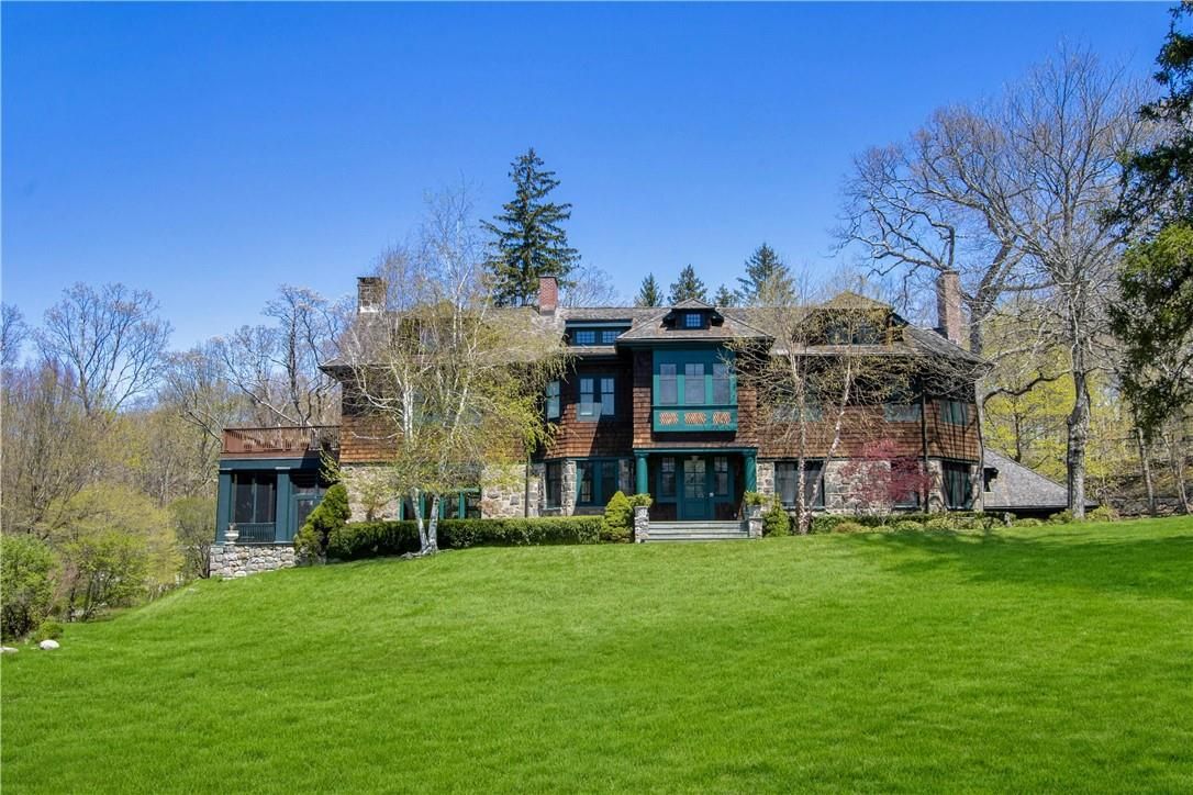 Backyard, Exterior, Facade, Brick Facade, Modern