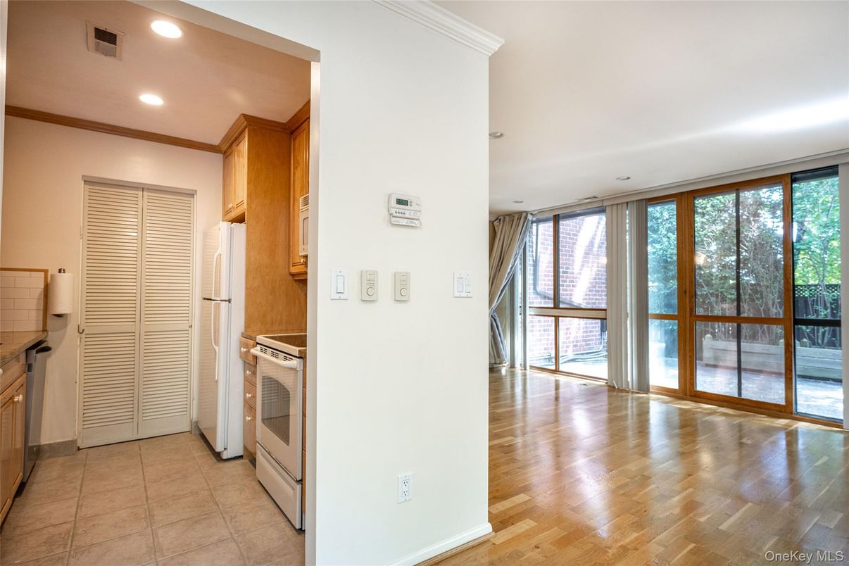 Empty room, Interior, Kitchen, Recessed Lighting, Wood Texture Flooring