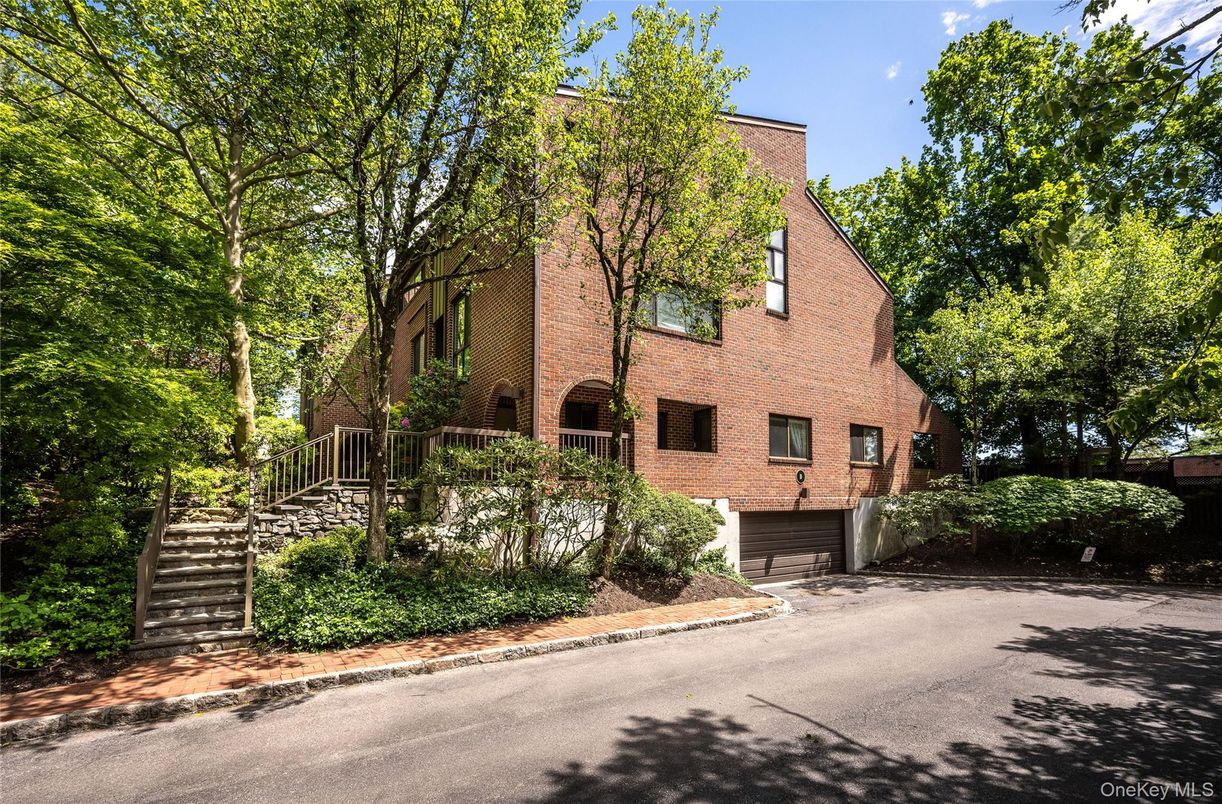 Attached, Exterior, Facade, Brick Facade, Rowhouse