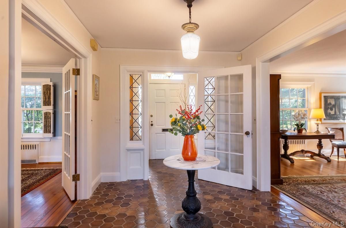 Interior, Pendant Lights, Wood Texture Flooring