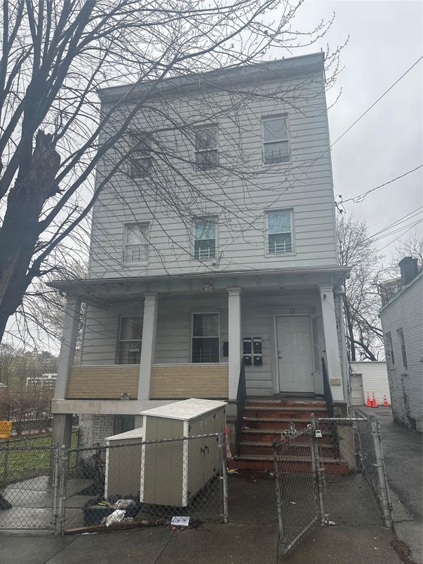 Exterior, Facade, None