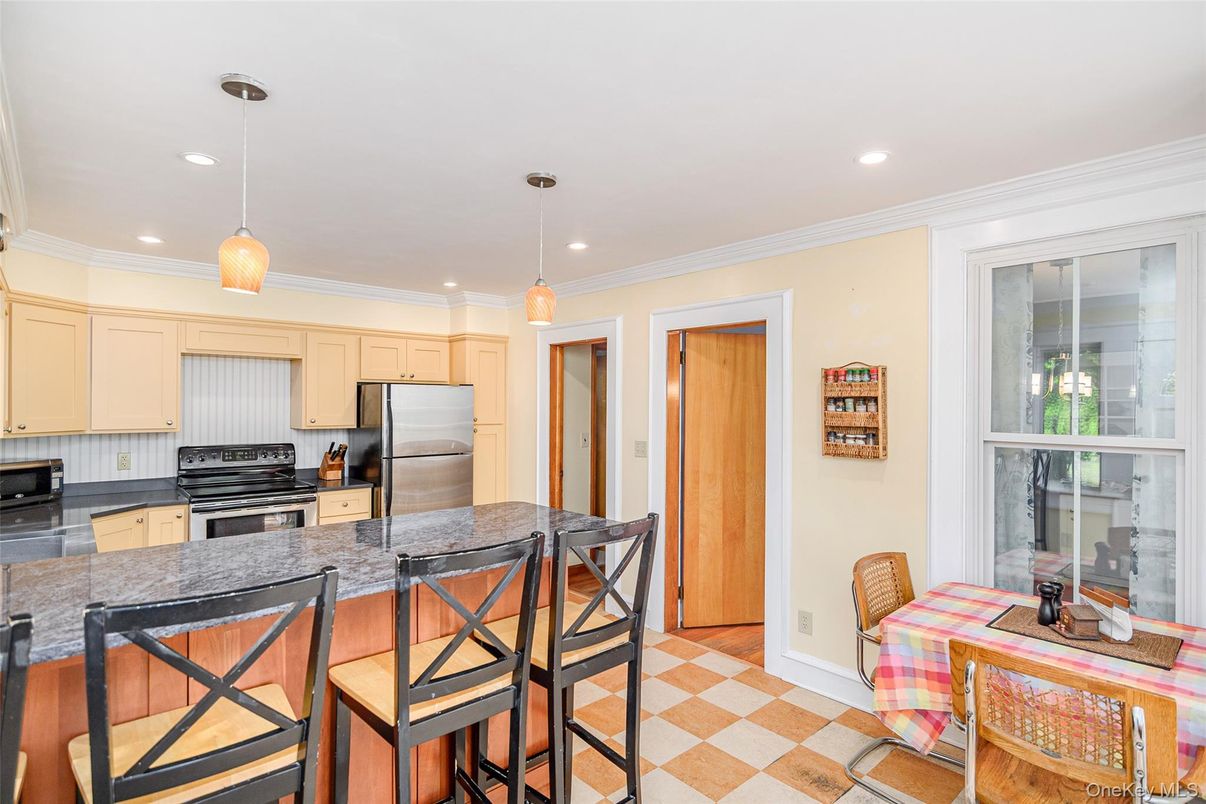 Interior, Kitchen, Pendant Lights, Recessed Lighting, Stainless Steel Appliances