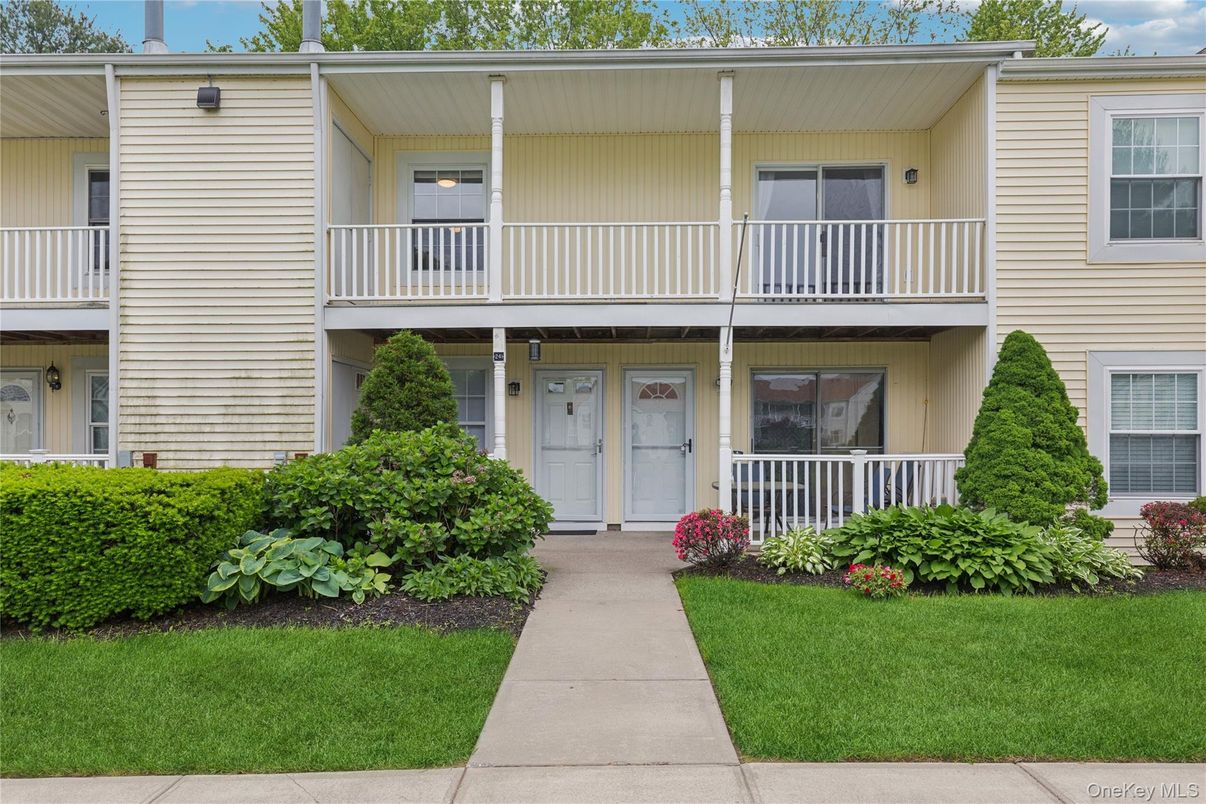 Exterior, Facade, Rowhouse