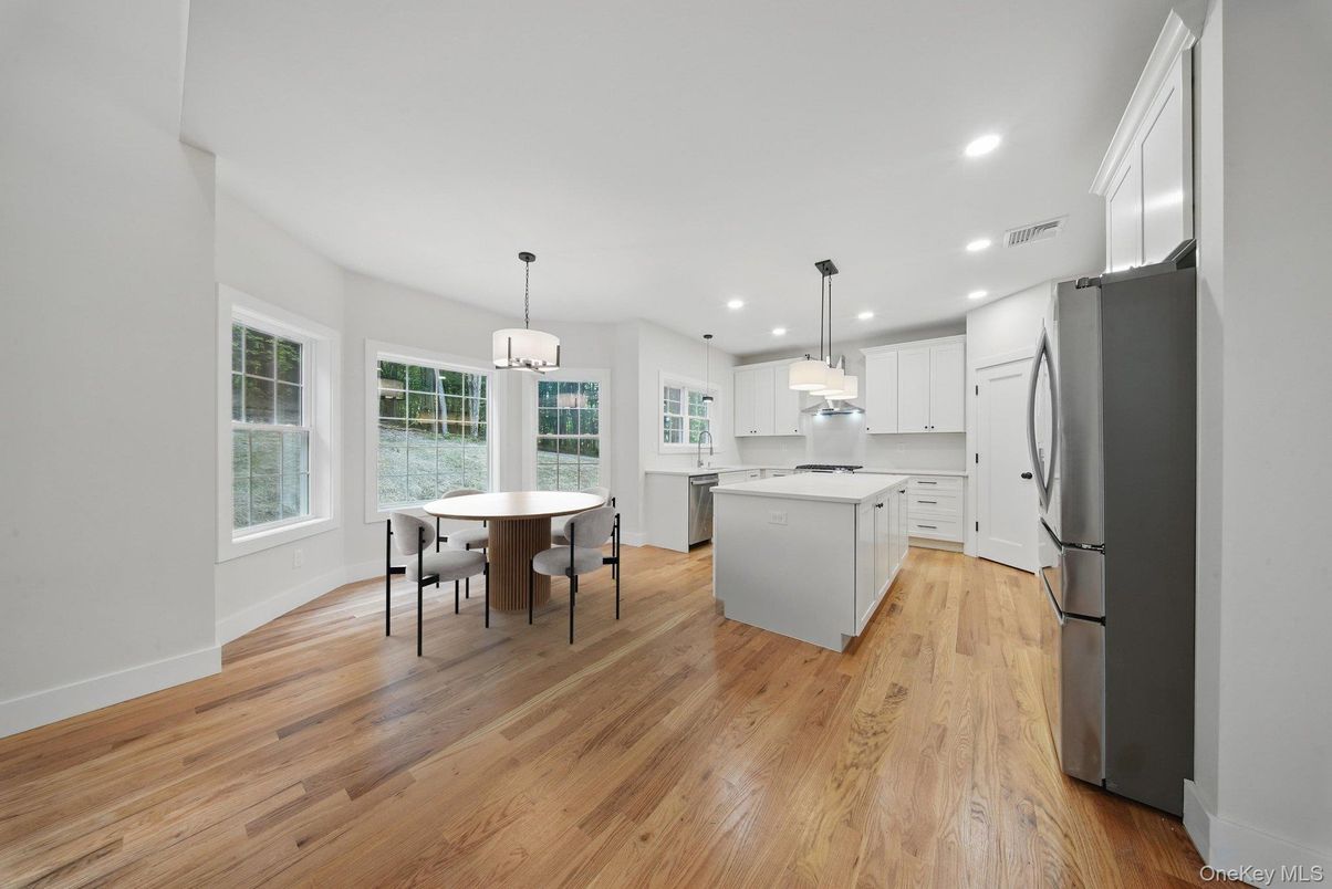 Dining room, Interior, Kitchen, Pendant Lights, Recessed Lighting, Wood Texture Flooring