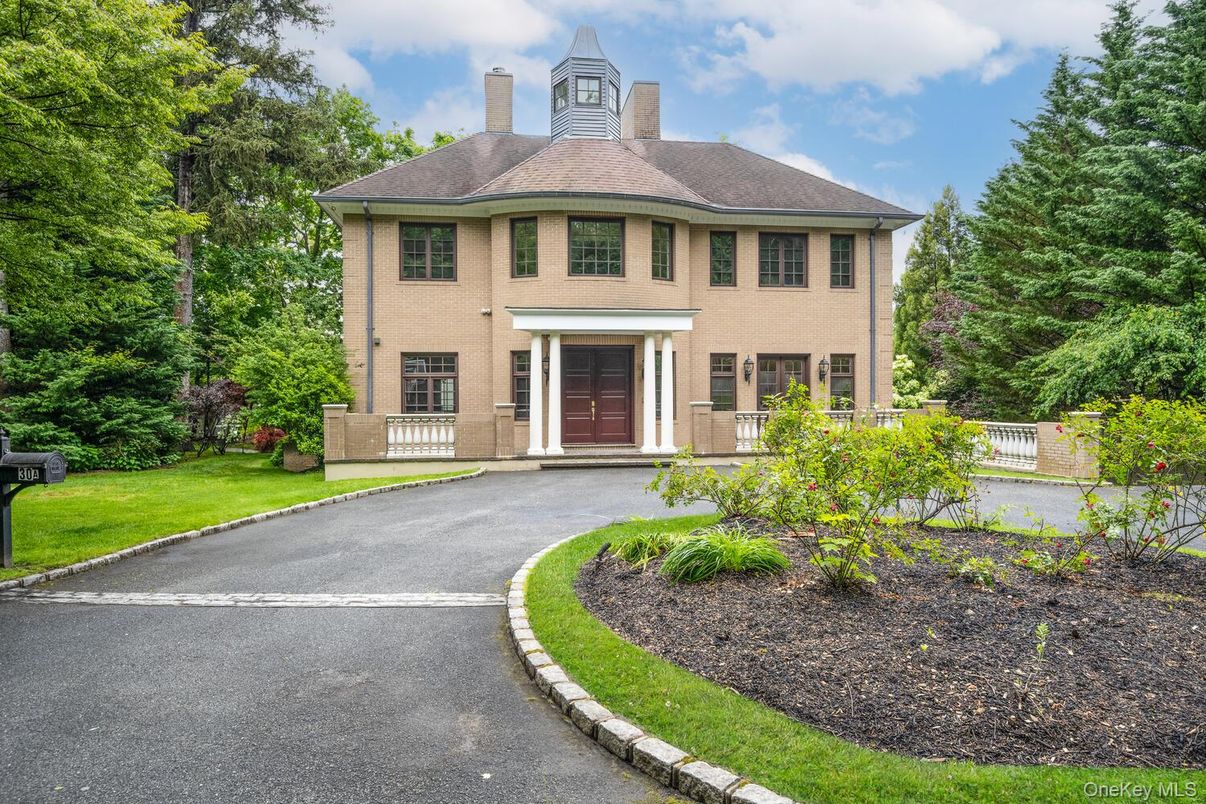 Exterior, Facade, Brick Facade, Georgian