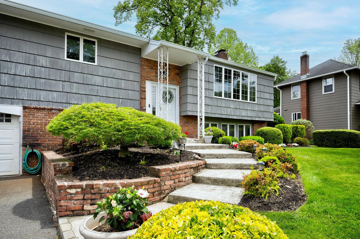 Exterior, Facade, Brick Facade, Raised Ranch