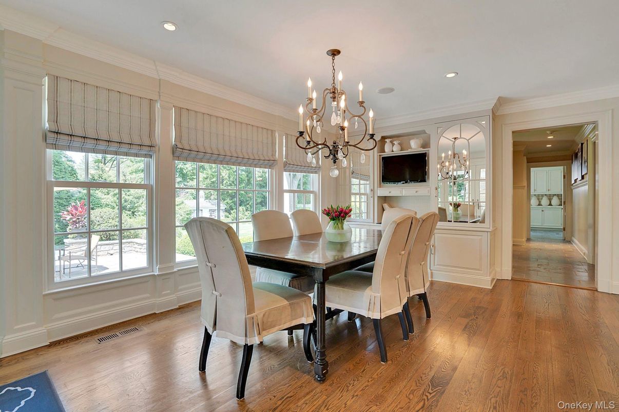 Chandelier, Dining room, Interior, Recessed Lighting, Wood Texture Flooring