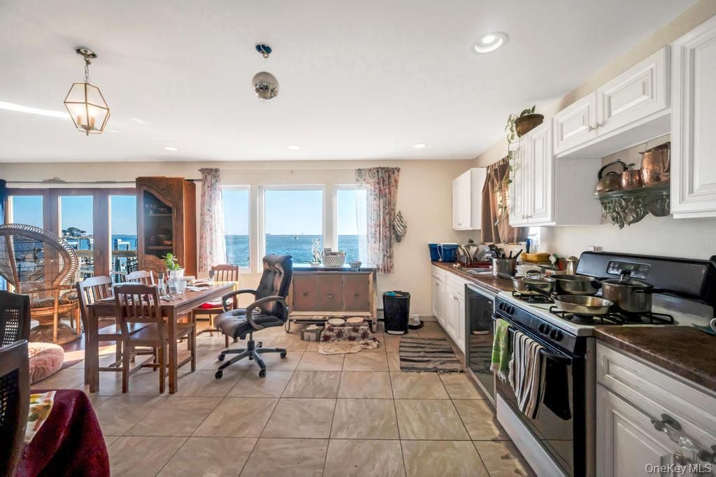 Dining room, Interior, Kitchen, Recessed Lighting, Water