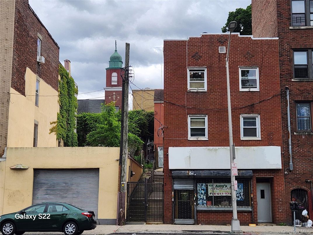 Exterior, Facade, Brick Facade, Rowhouse