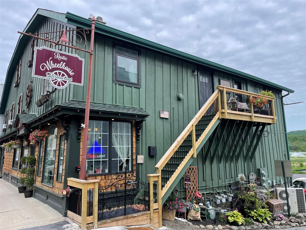 Exterior, Facade, None