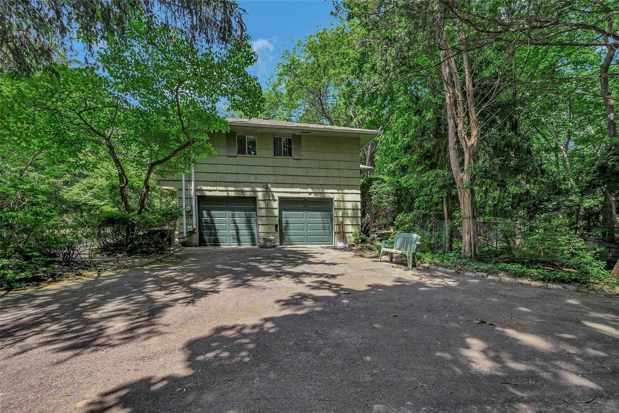 Attached, Exterior, Facade, Split Level