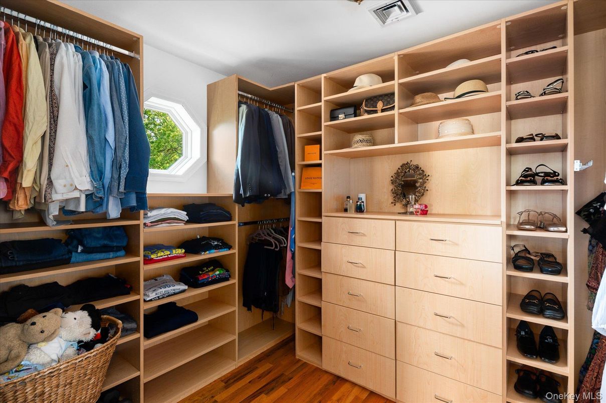 Interior, Walk-in Closets, Wood Texture Flooring