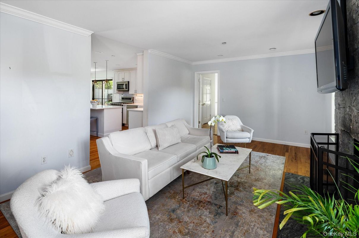 Interior, Kitchen, Living room, Pendant Lights, Recessed Lighting, Stainless Steel Appliances, Wood Texture Flooring