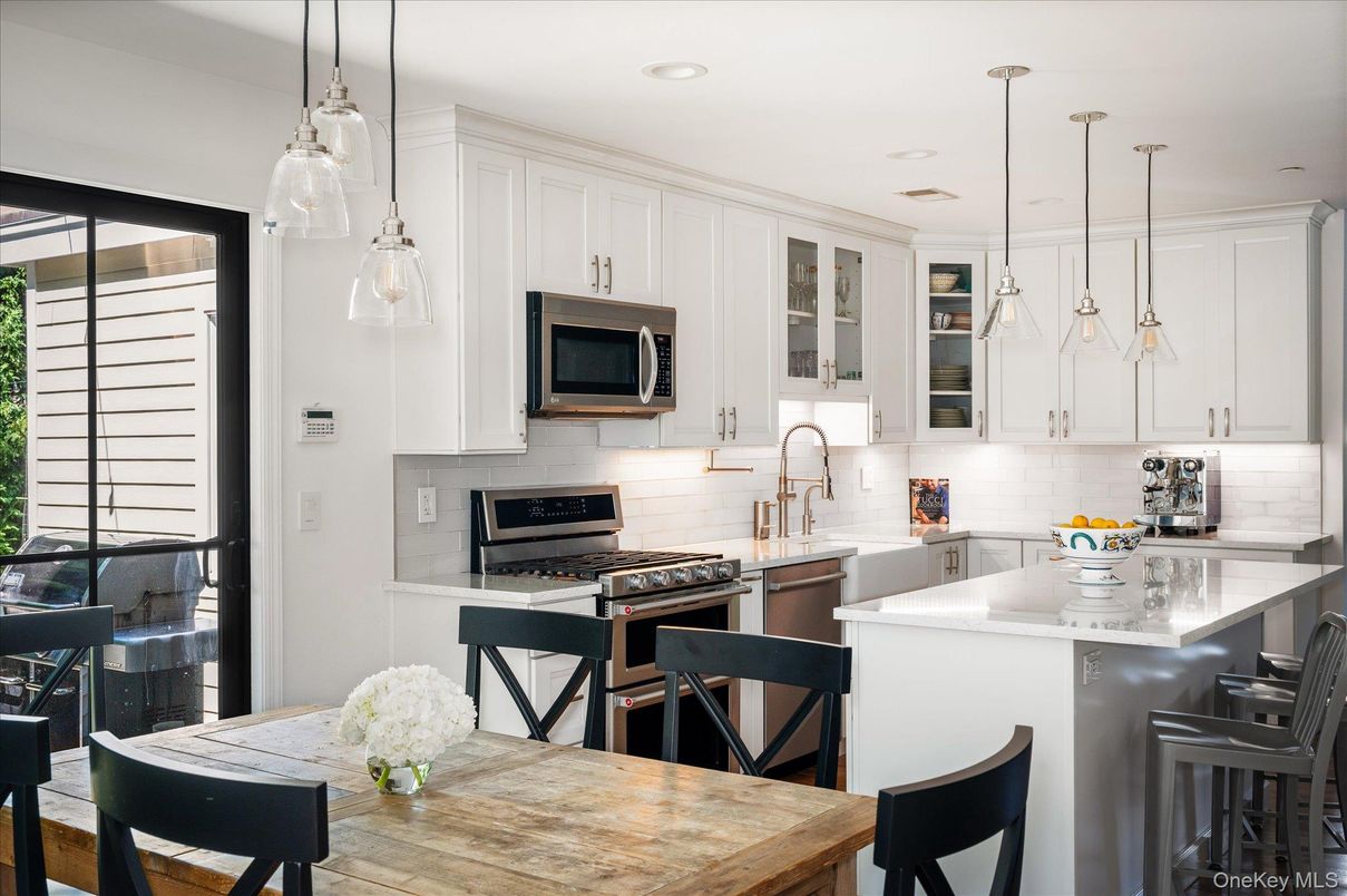 Interior, Kitchen, Pendant Lights, Recessed Lighting, Stainless Steel Appliances