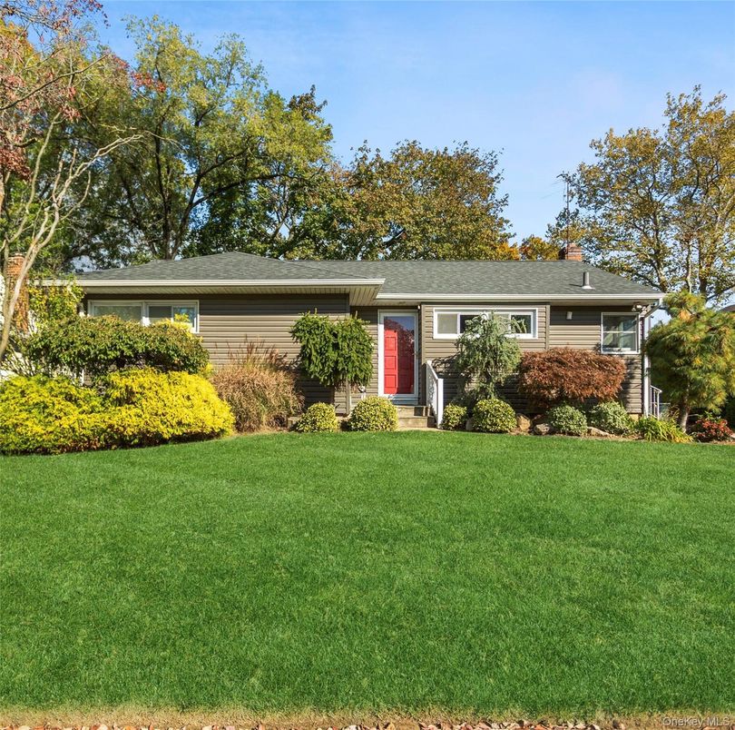 Exterior, Facade, Ranch