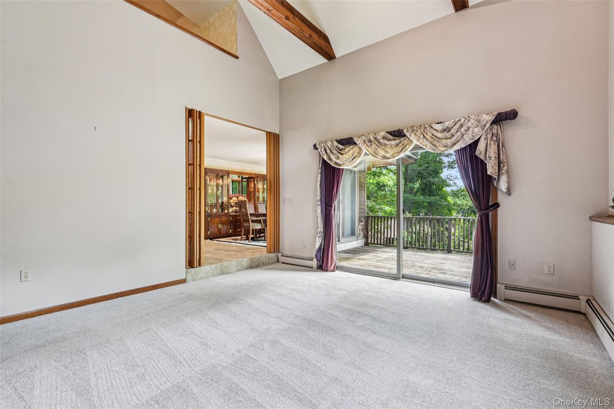 Empty room, Interior, Wooden Beams