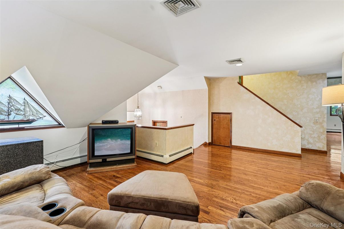 Interior, Living room, Pendant Lights, Wood Texture Flooring