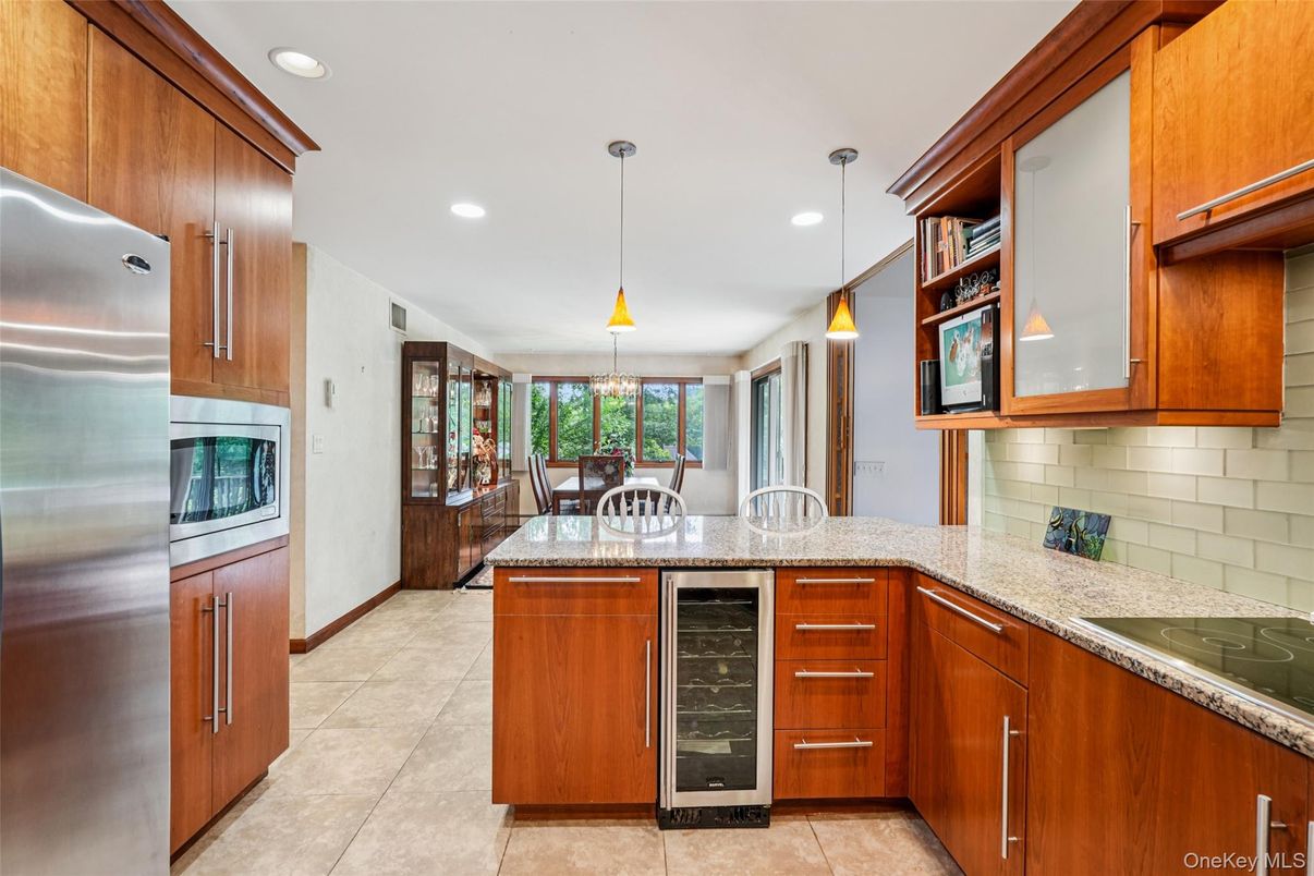 Dining room, Interior, Kitchen, Pendant Lights, Recessed Lighting, Stainless Steel Appliances