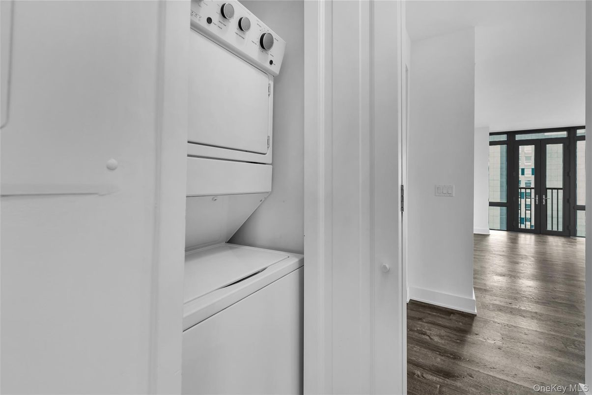 Interior, Utility Closets, Washer, Wood Texture Flooring