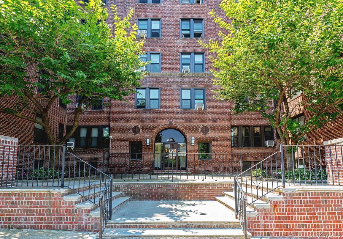 Exterior, Facade, Brick Facade, Rowhouse