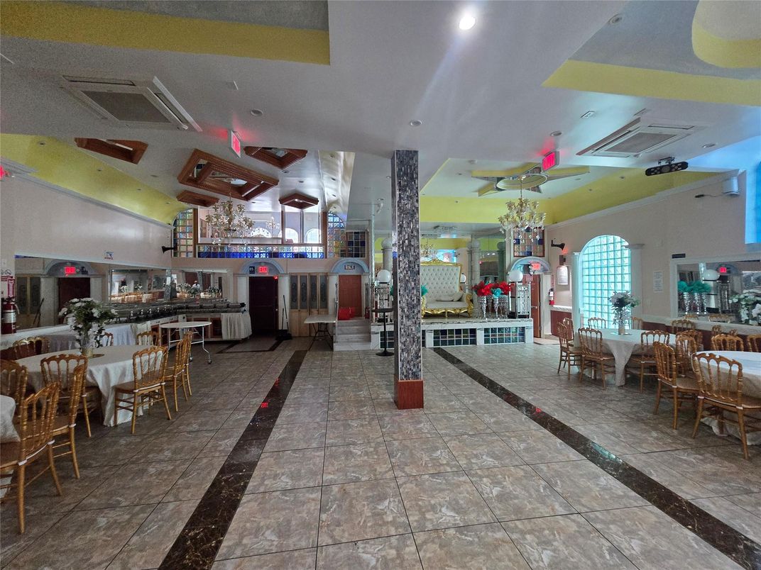 Dining room, Interior, Recessed Lighting
