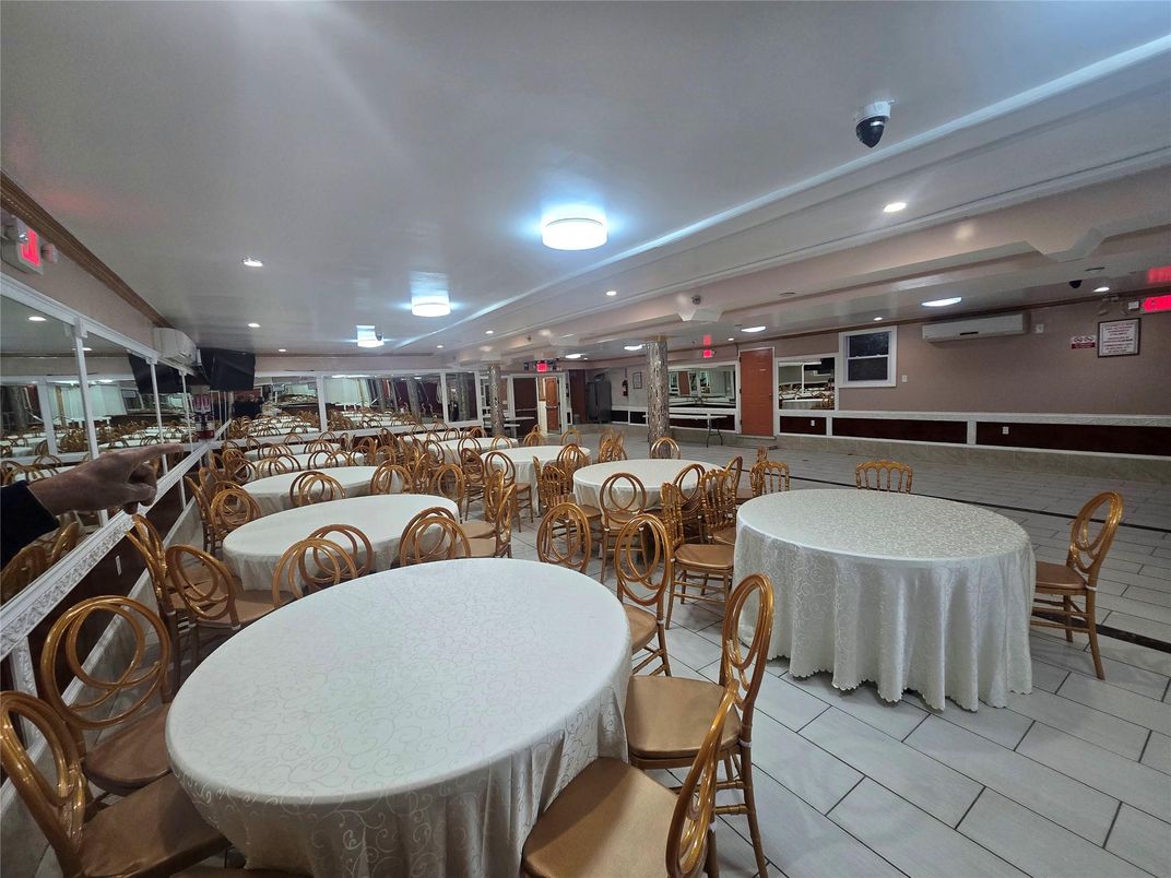 Dining room, Interior, Recessed Lighting
