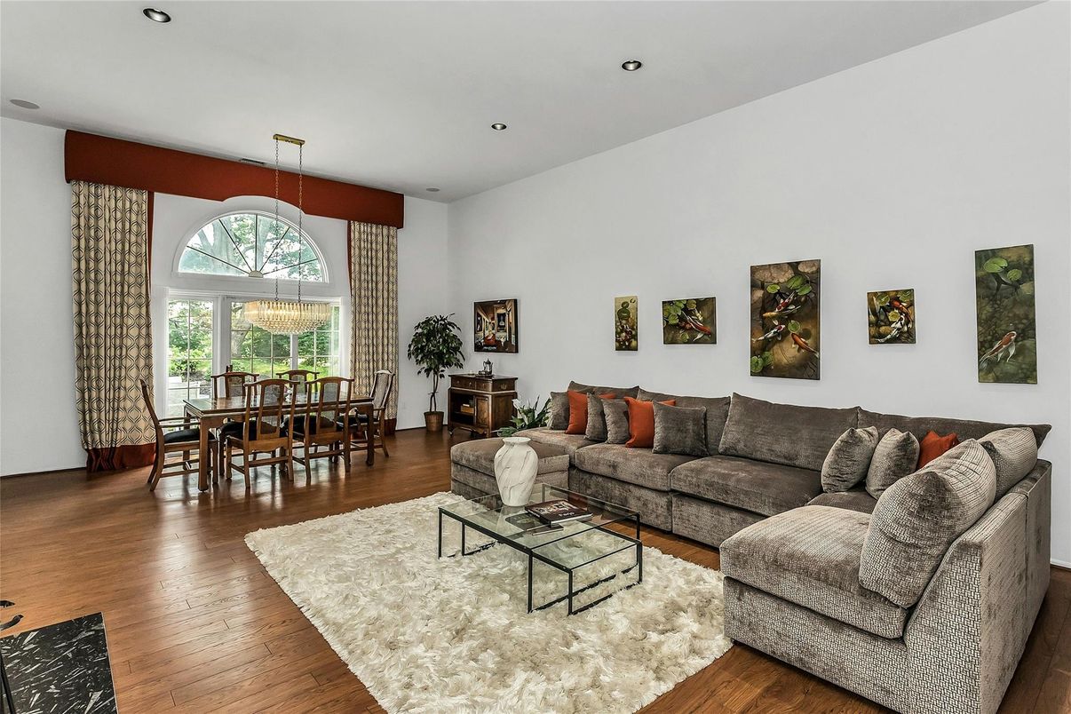 Dining room, Interior, Living room, Recessed Lighting, Wood Texture Flooring