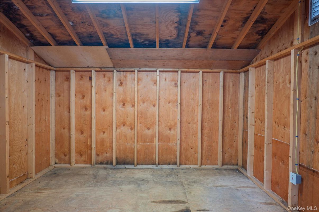 Empty room, Interior, Wooden Beams, Wooden Ceilings, Wooden Walls