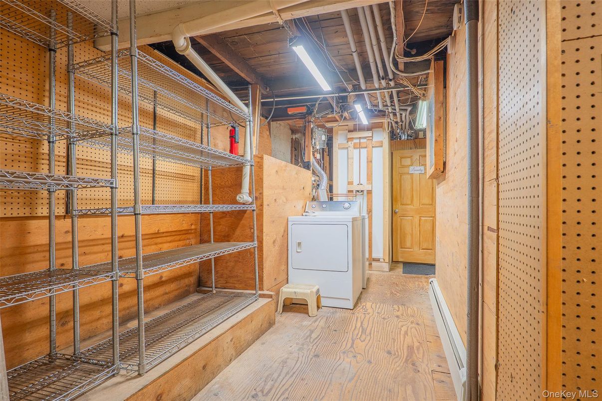 Interior, Utility Closets, Washer, Wood Texture Flooring