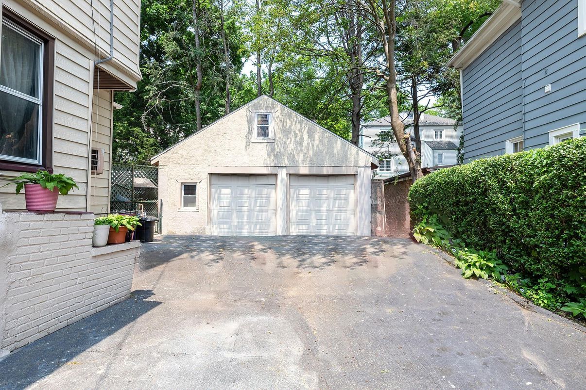 Detached Garage, Exterior