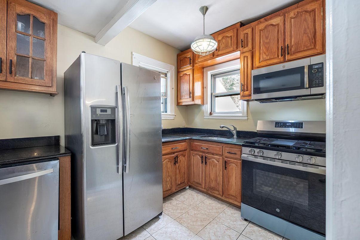 Interior, Kitchen, Pendant Lights, Stainless Steel Appliances