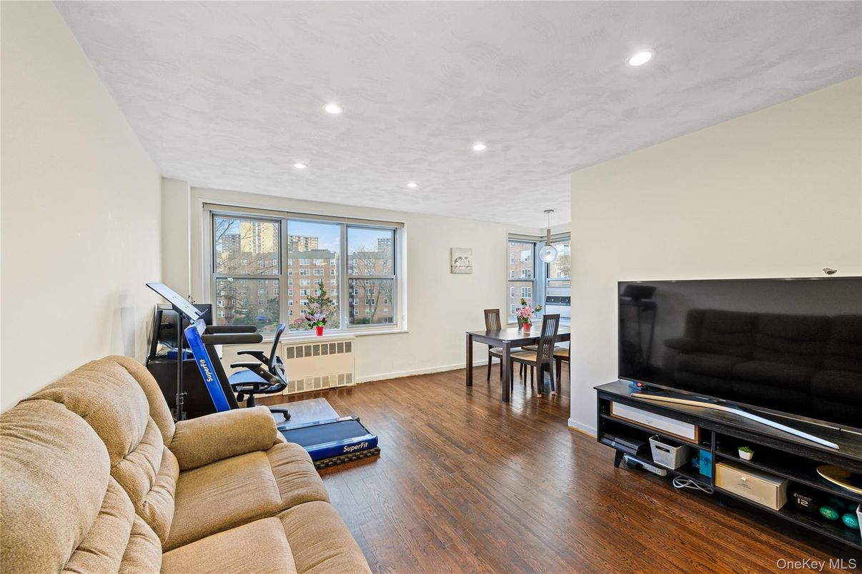 Dining room, Fitness Equipment, Interior, Living room, Recessed Lighting, Wood Texture Flooring