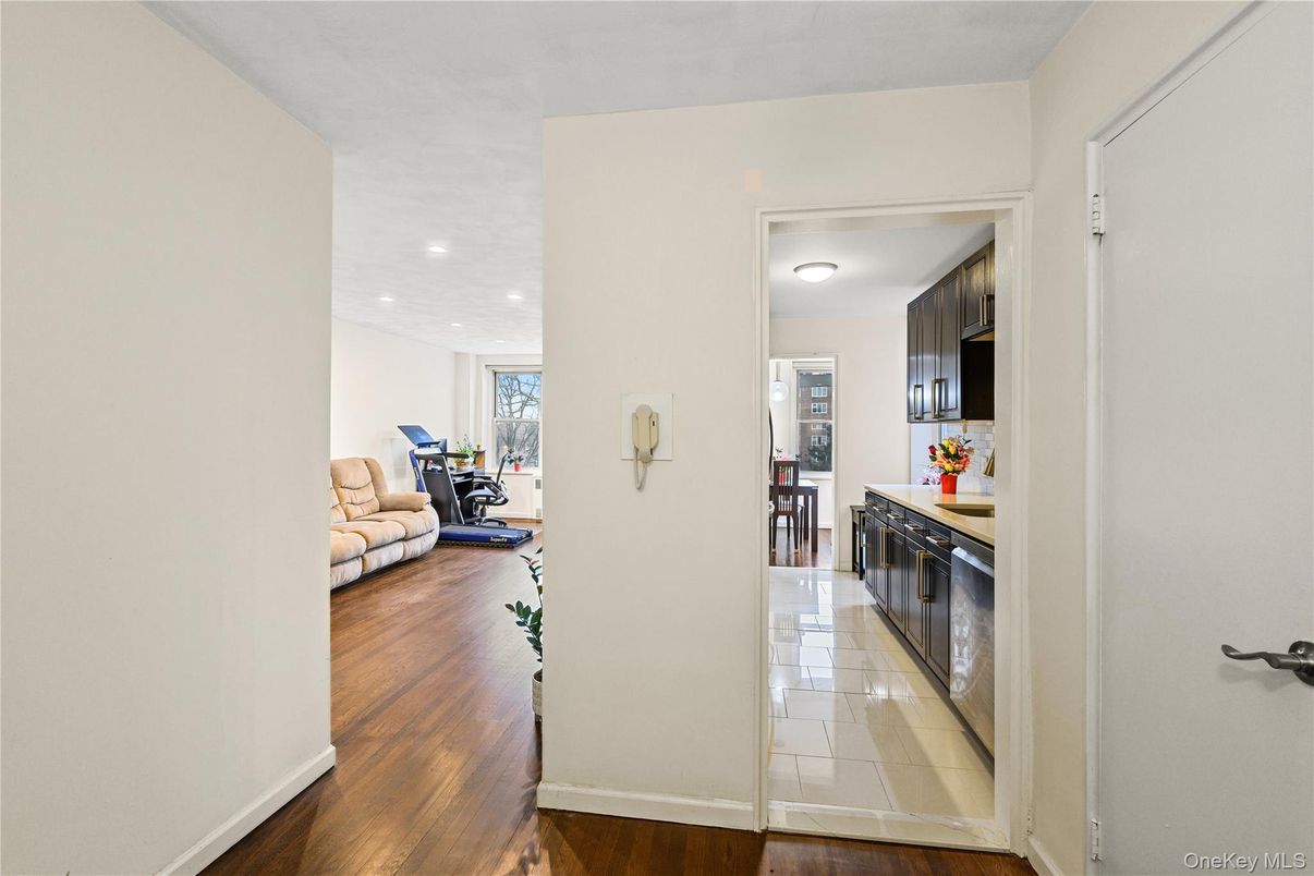 Interior, Kitchen, Living room, Recessed Lighting, Wood Texture Flooring