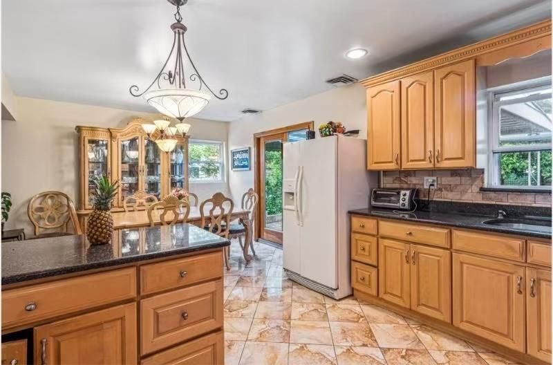Chandelier, Dining room, Interior, Kitchen, Pendant Lights, Recessed Lighting