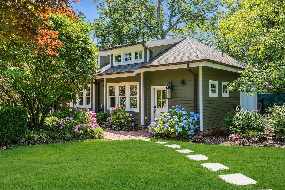 Exterior, Facade, American Foursquare