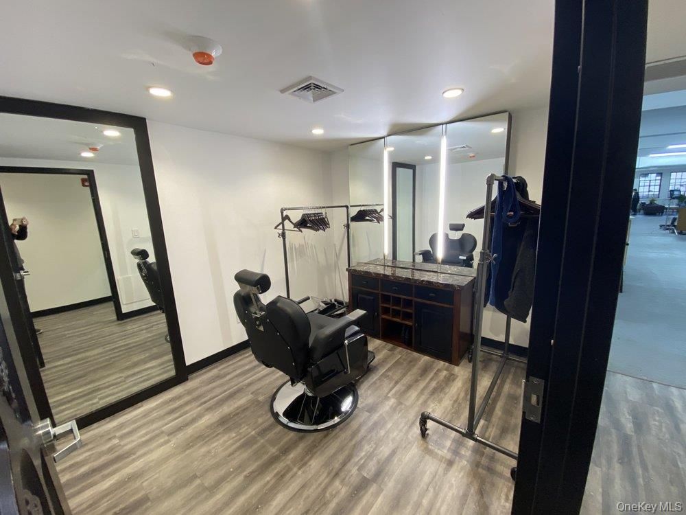 Fitness Equipment, Interior, Recessed Lighting, Wood Texture Flooring