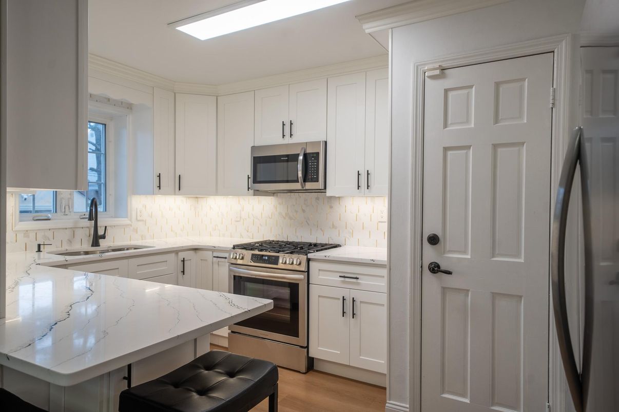 Interior, Kitchen, Stainless Steel Appliances, Wood Texture Flooring