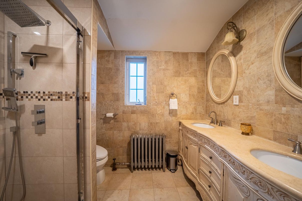 Bathroom, Dual Sink Vanities, Interior