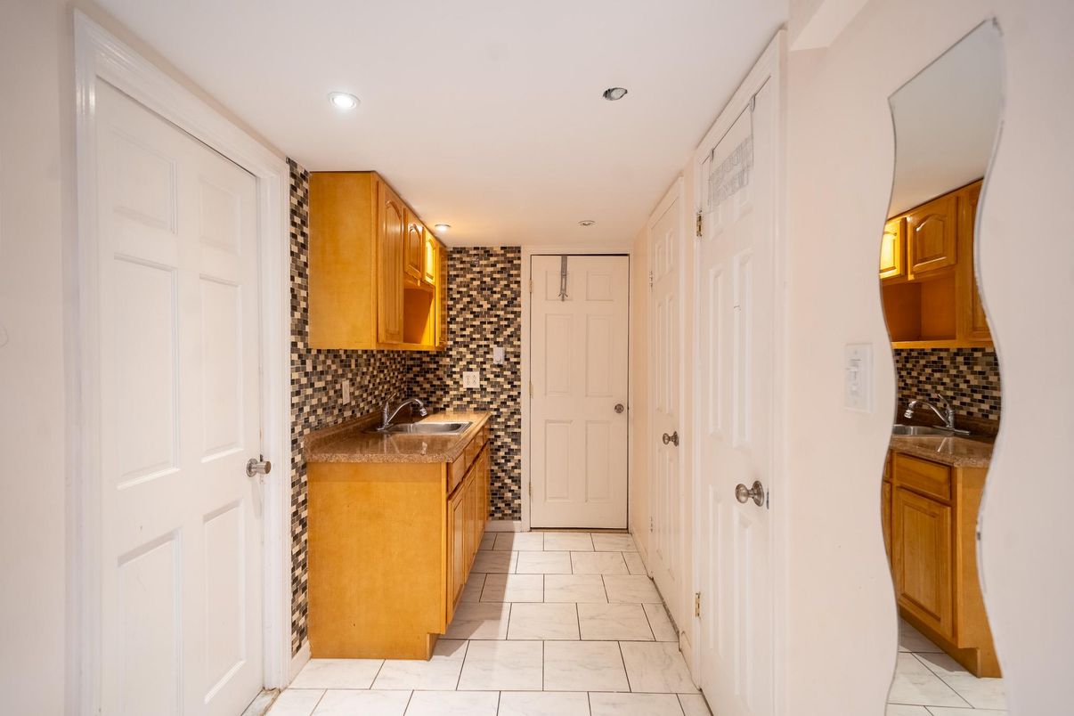 Bathroom, Interior, Marble, Recessed Lighting