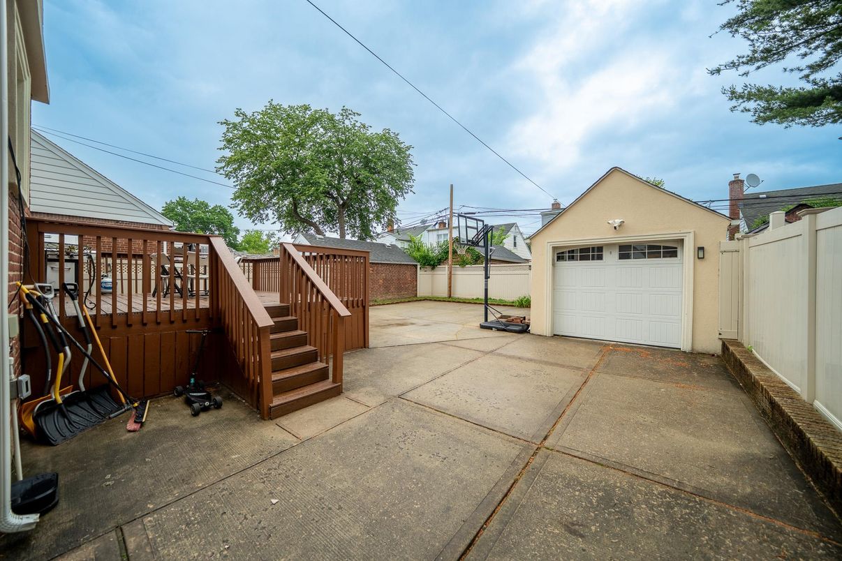 Detached Garage, Exterior