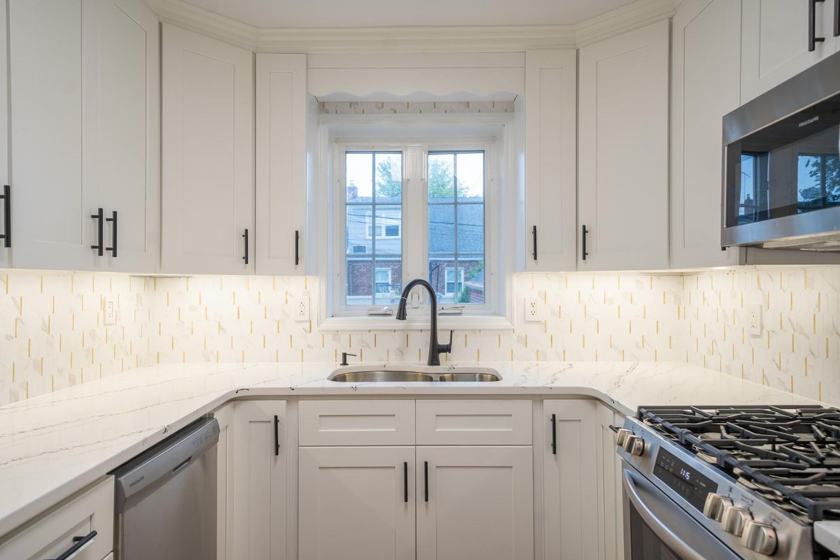 Interior, Kitchen, Stainless Steel Appliances, Water